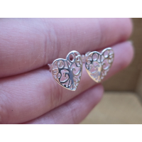 Echt zilveren oorbel stekers bewerkte hartjes 